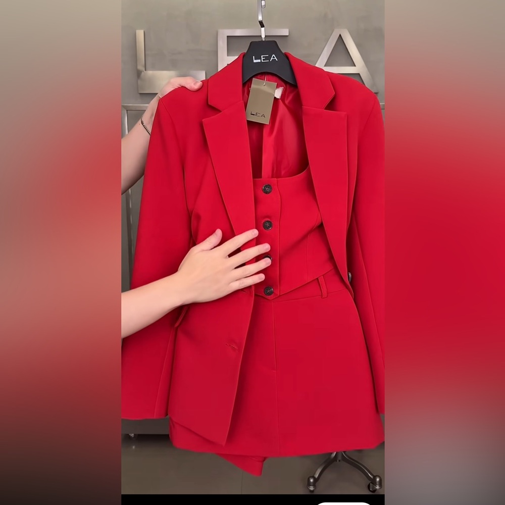 Looking for this set (Blazer, vest, and skirt) from LEA (instagram @leamodas)